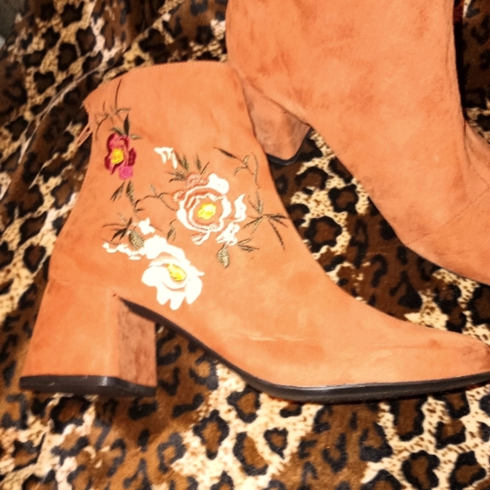 NEW NEVER WORN BOOTIES. Suede vegan
